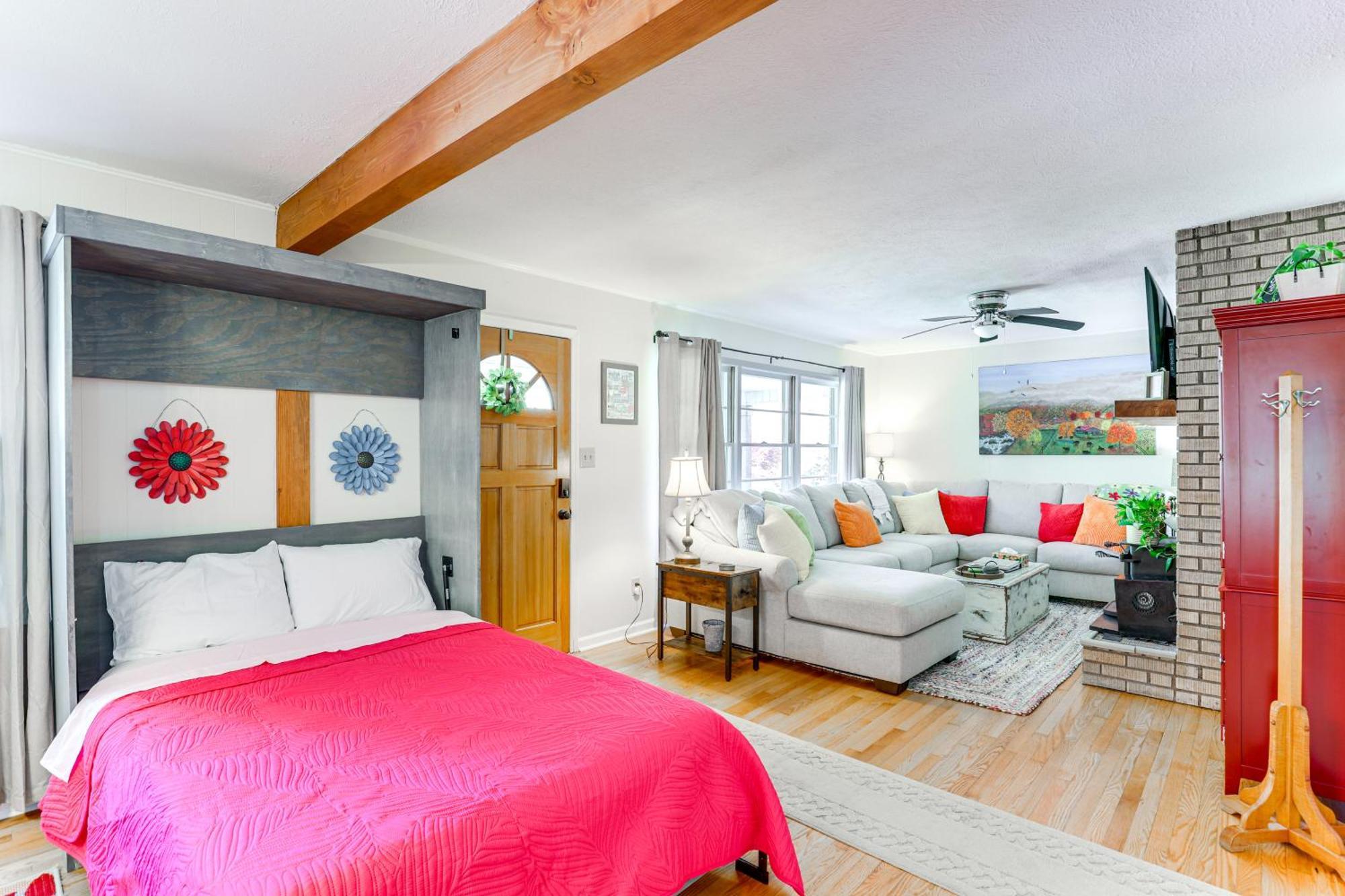 Updated Marshall Home With Fire Pit And Game Room! 외부 사진