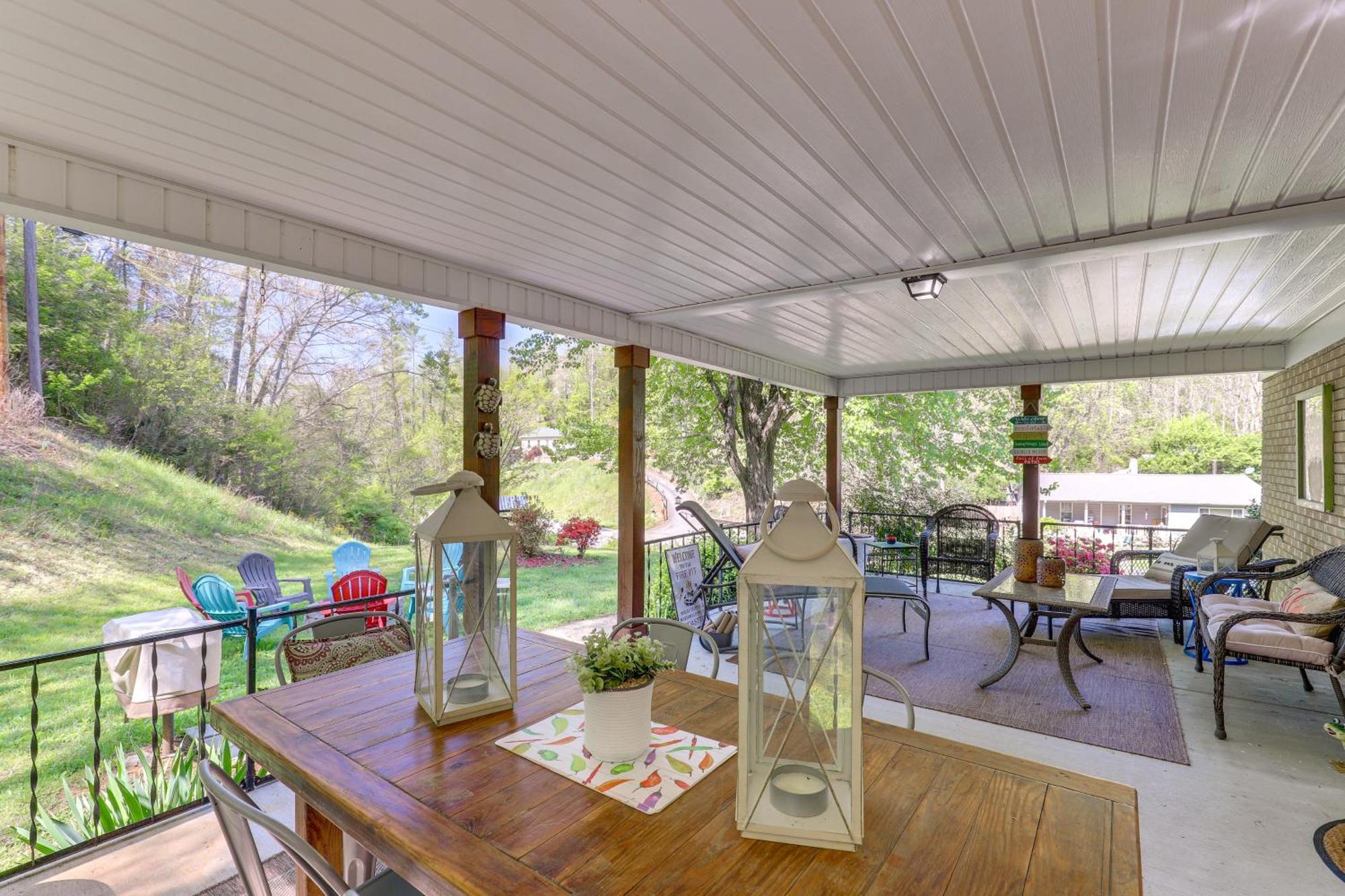 Updated Marshall Home With Fire Pit And Game Room! 외부 사진