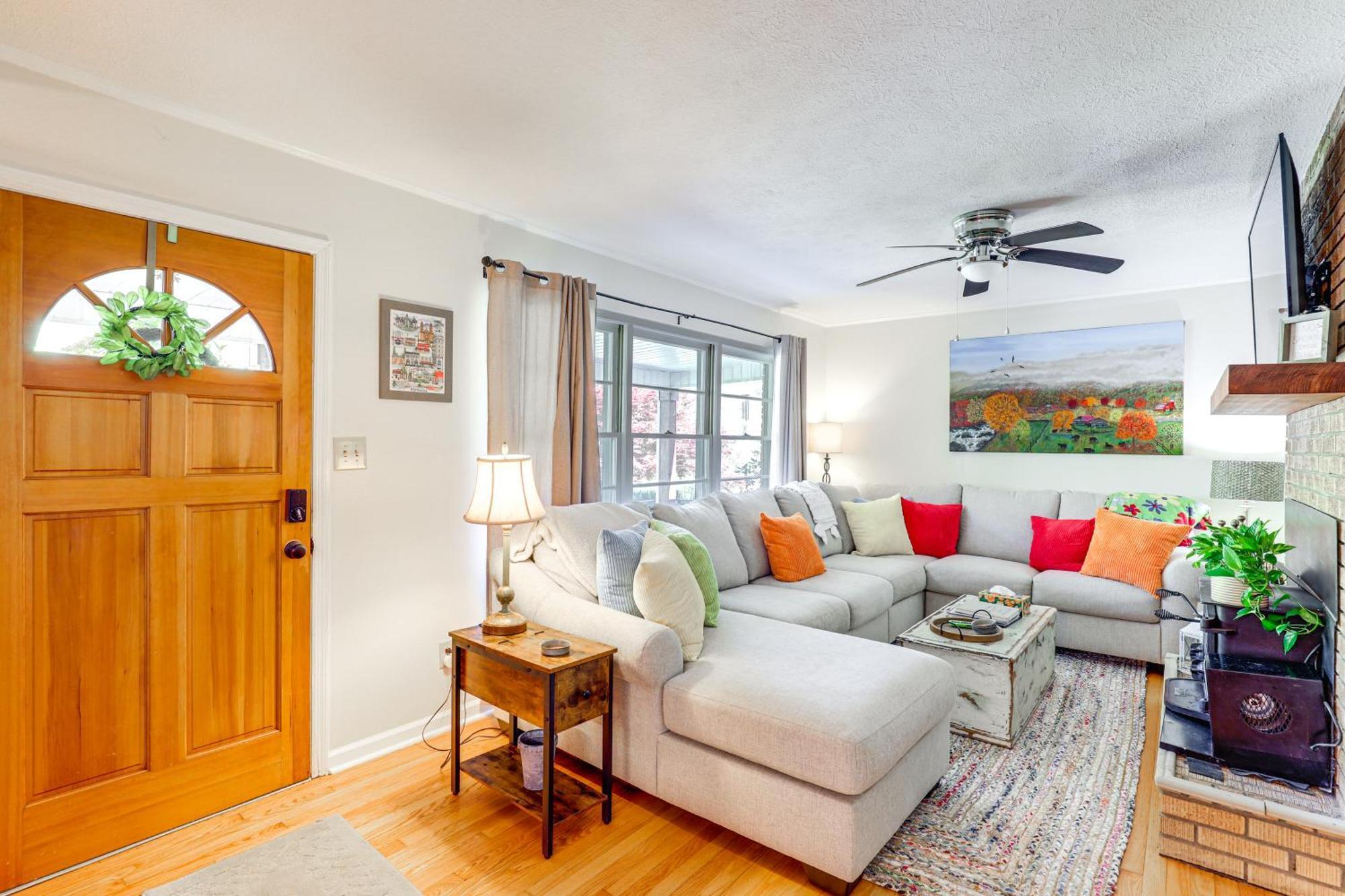 Updated Marshall Home With Fire Pit And Game Room! 외부 사진