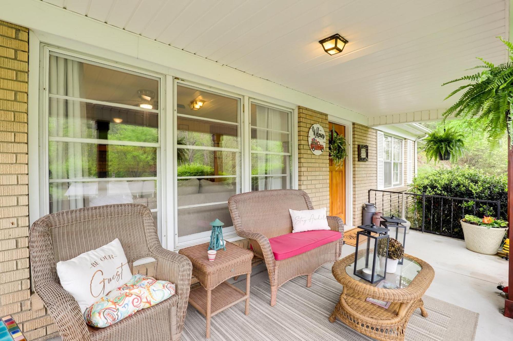 Updated Marshall Home With Fire Pit And Game Room! 외부 사진